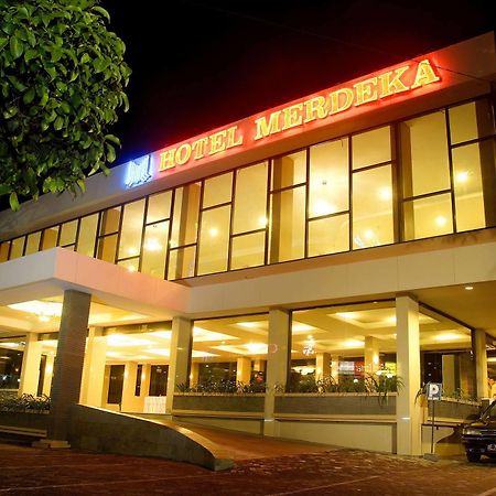 Hotel Merdeka Madiun Luaran gambar