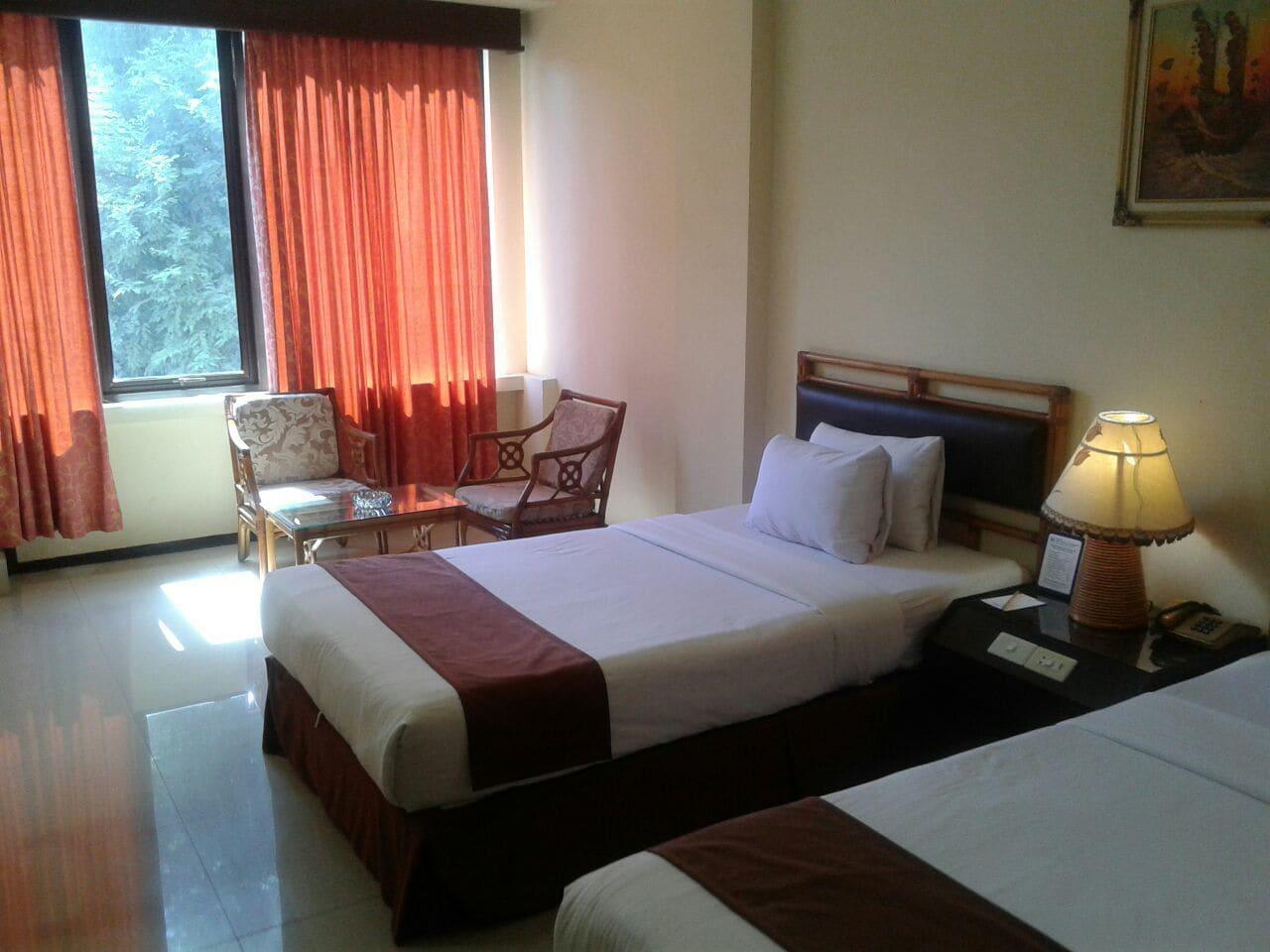 Hotel Merdeka Madiun Luaran gambar