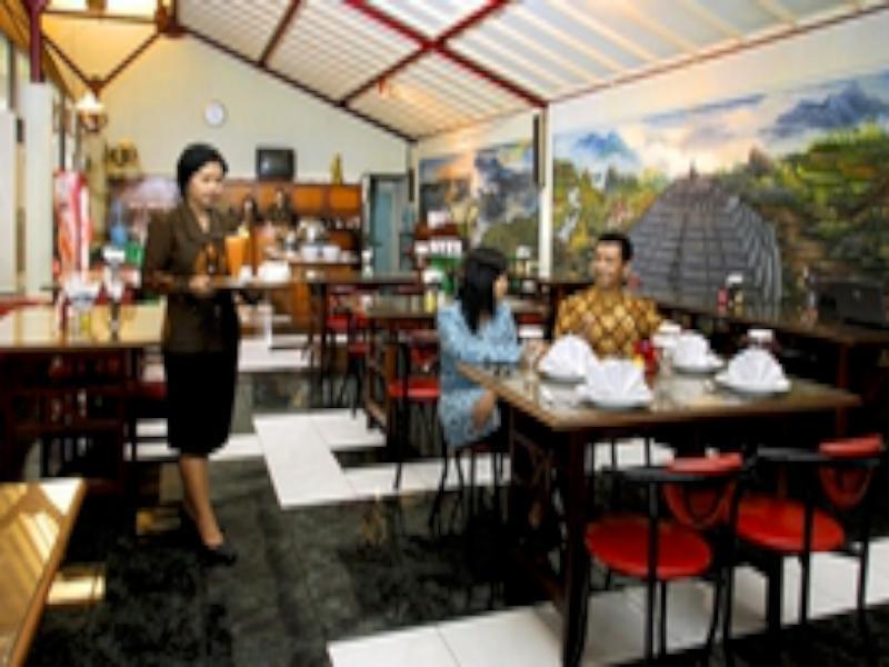 Hotel Merdeka Madiun Luaran gambar