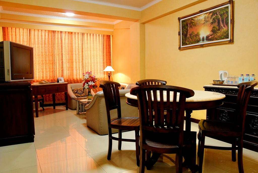 Hotel Merdeka Madiun Luaran gambar
