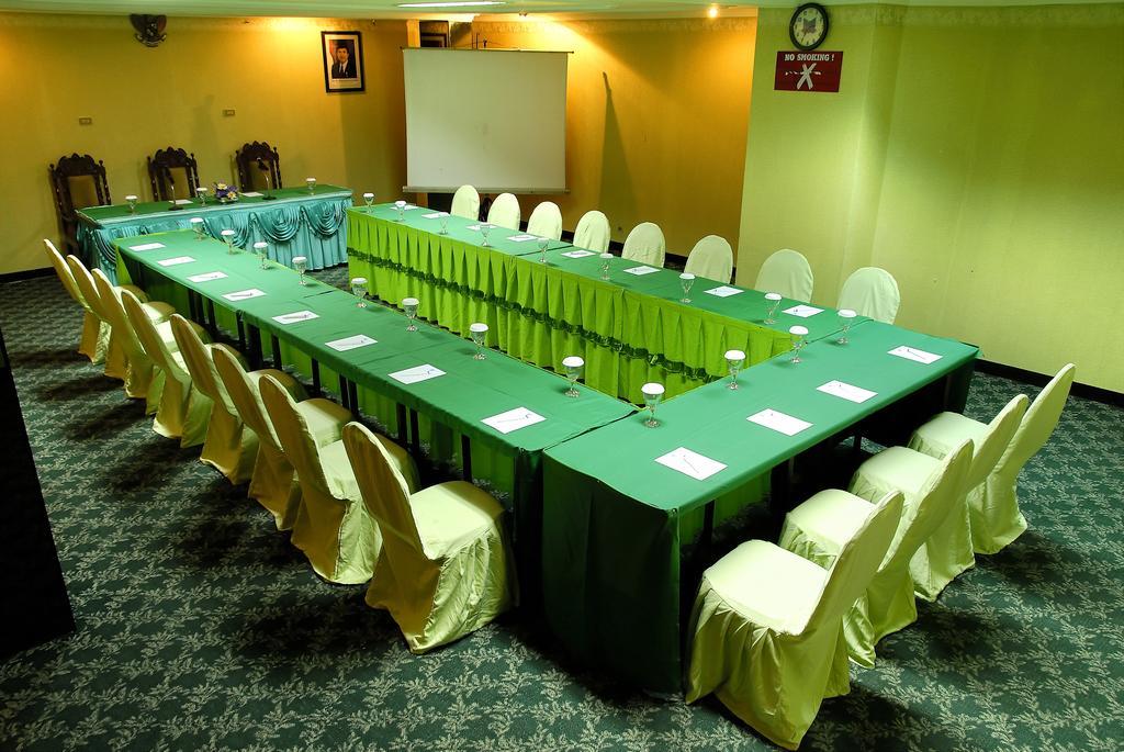 Hotel Merdeka Madiun Luaran gambar