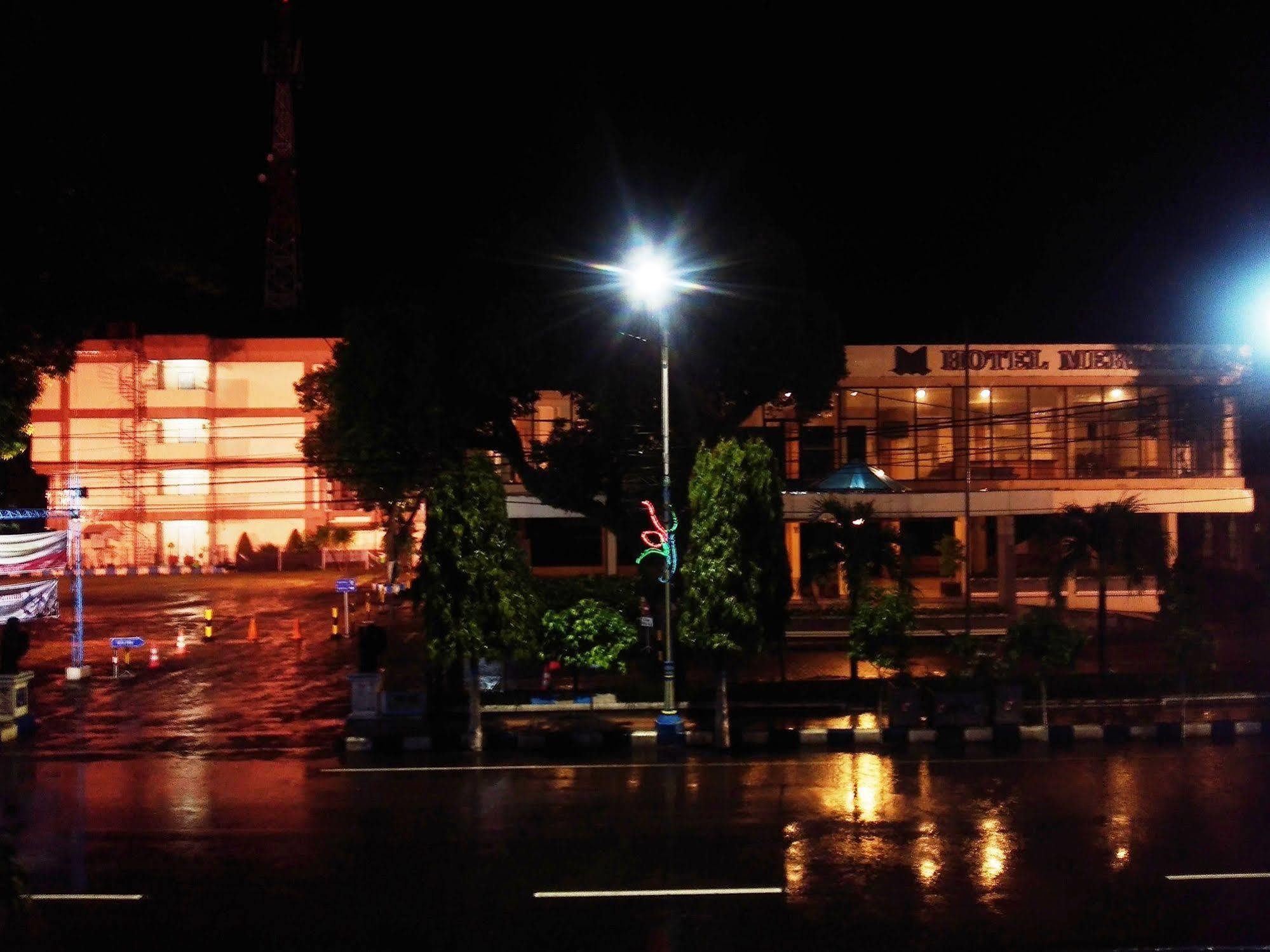 Hotel Merdeka Madiun Luaran gambar